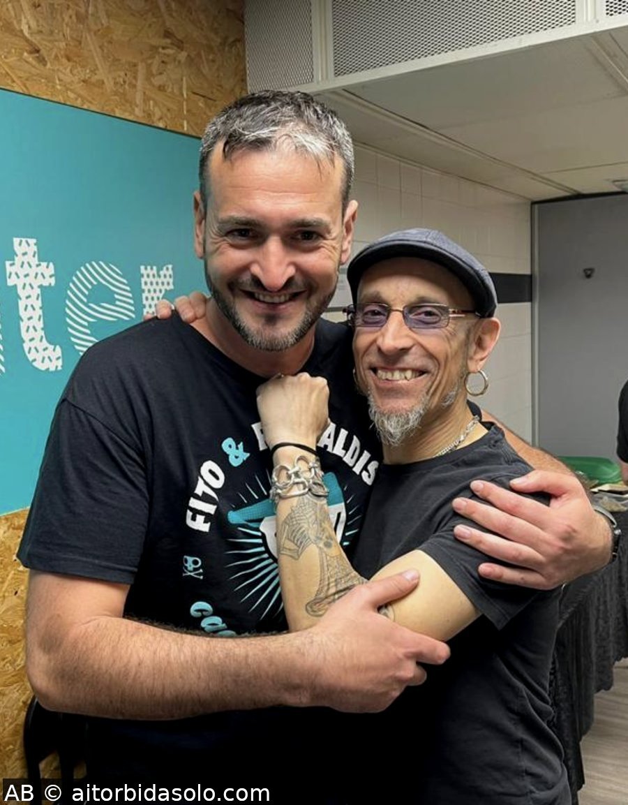 Aitor Bidásolo junto a Fito Cabrales en un encuentro personal durante la gira de Madrid de 2022.